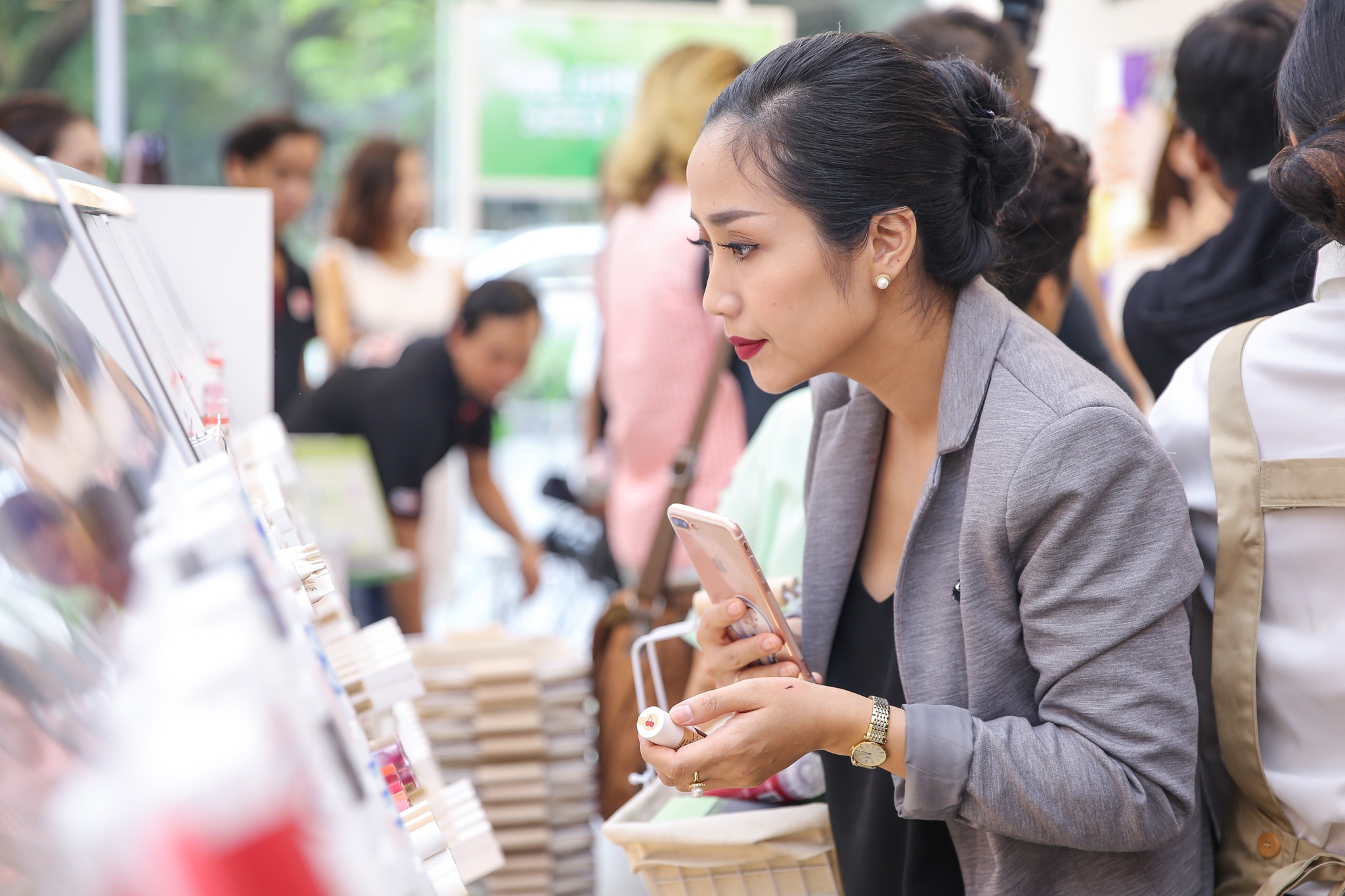 Chi Pu noi bat trong su kien anh 6