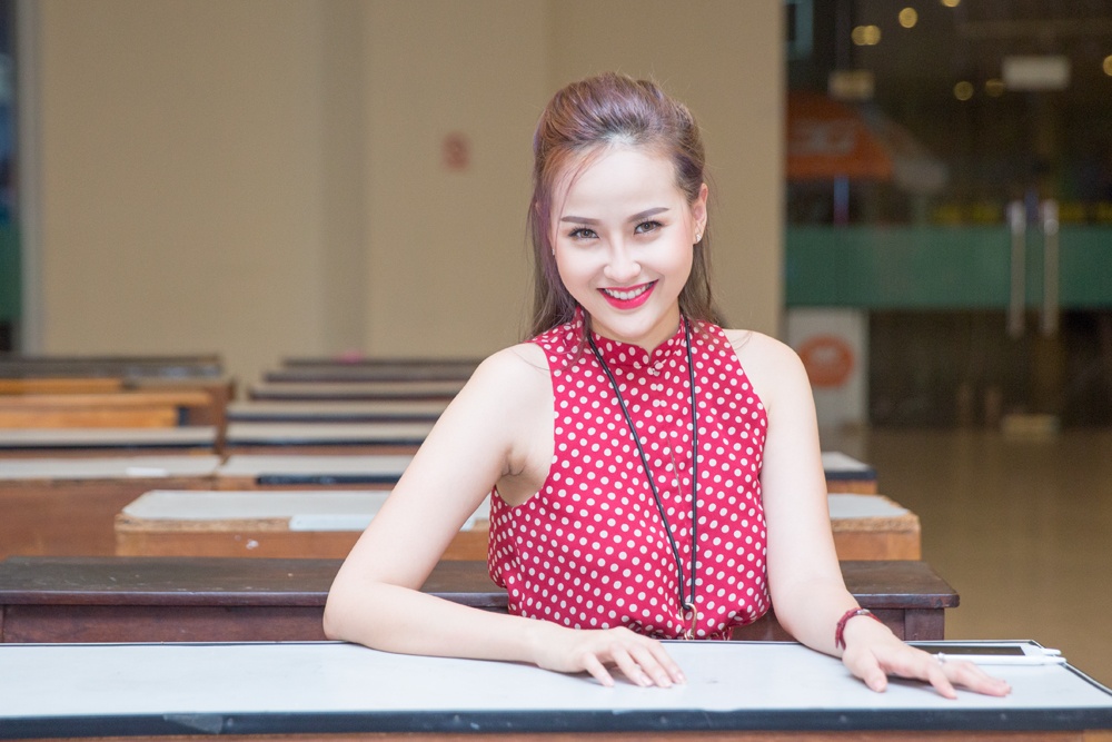 Khanh Ngan tham gia su kien gay quy anh 2