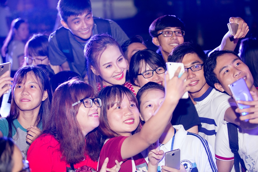 Khanh Ngan tham gia su kien gay quy anh 5