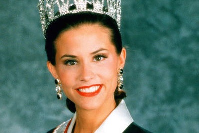 Cuu Hoa hau My bi bat vi nghi van an cap vat hinh anh