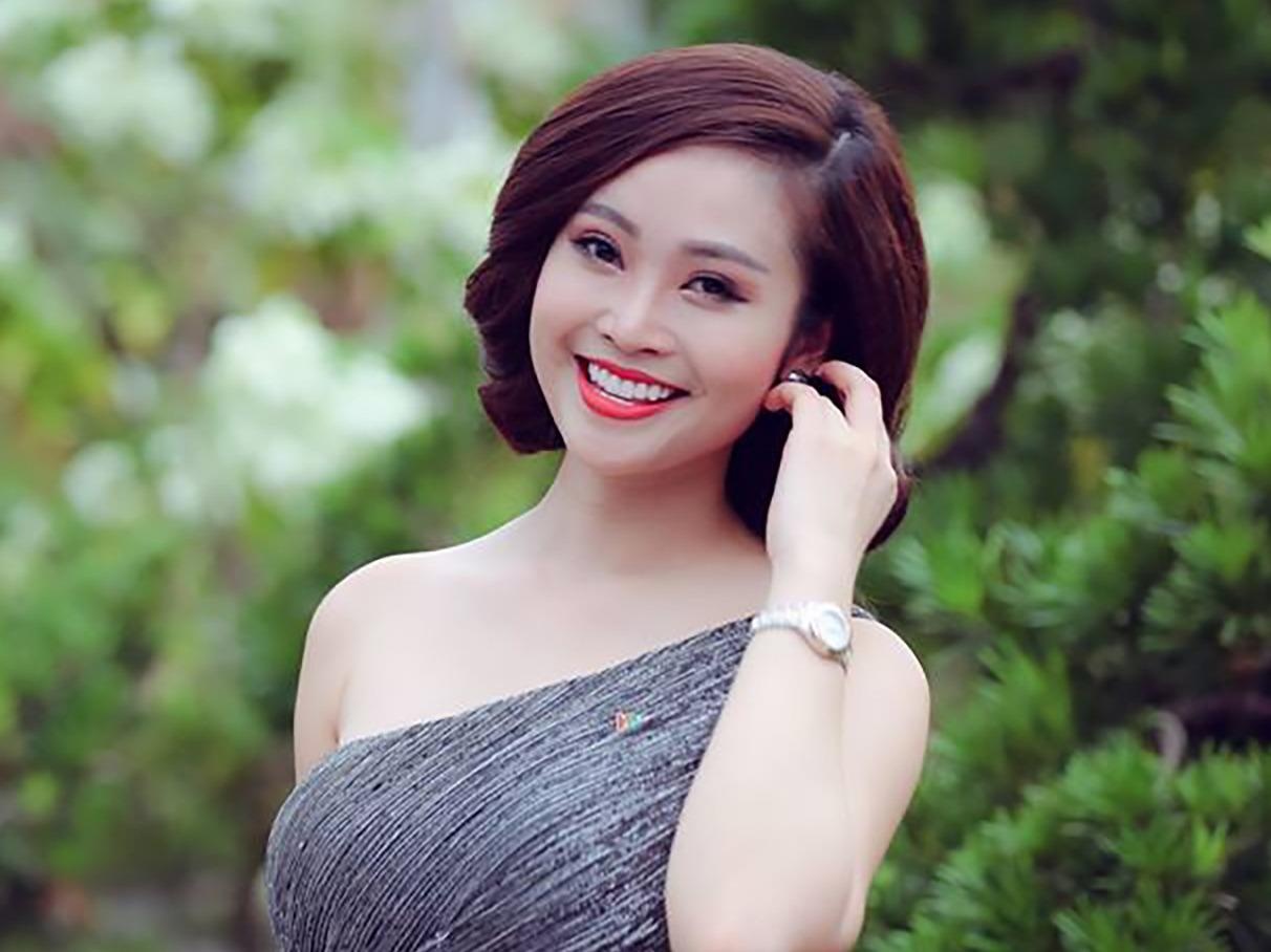 Qua khu nhieu nuoc mat cua MC co nu cuoi dep nhat VTV hinh anh