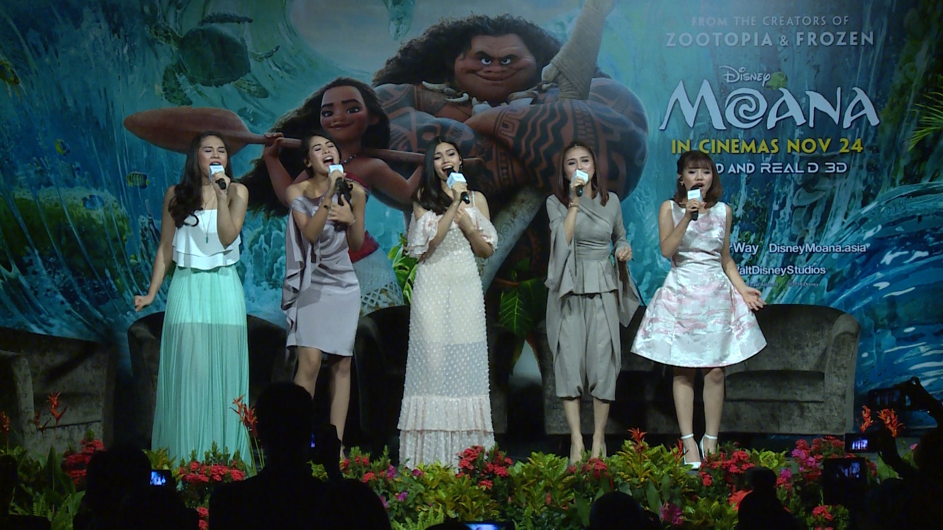 Minh Như trình diễn tại họp báo quốc tế Moana ảnh 1 Minh Nhu trinh dien tai hop bao quoc te Moana anh 1