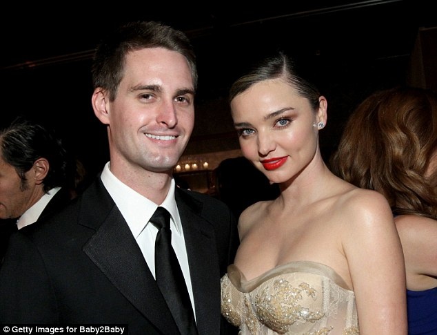 Miranda Kerr noi bat giua dan sao Hollywood hinh anh