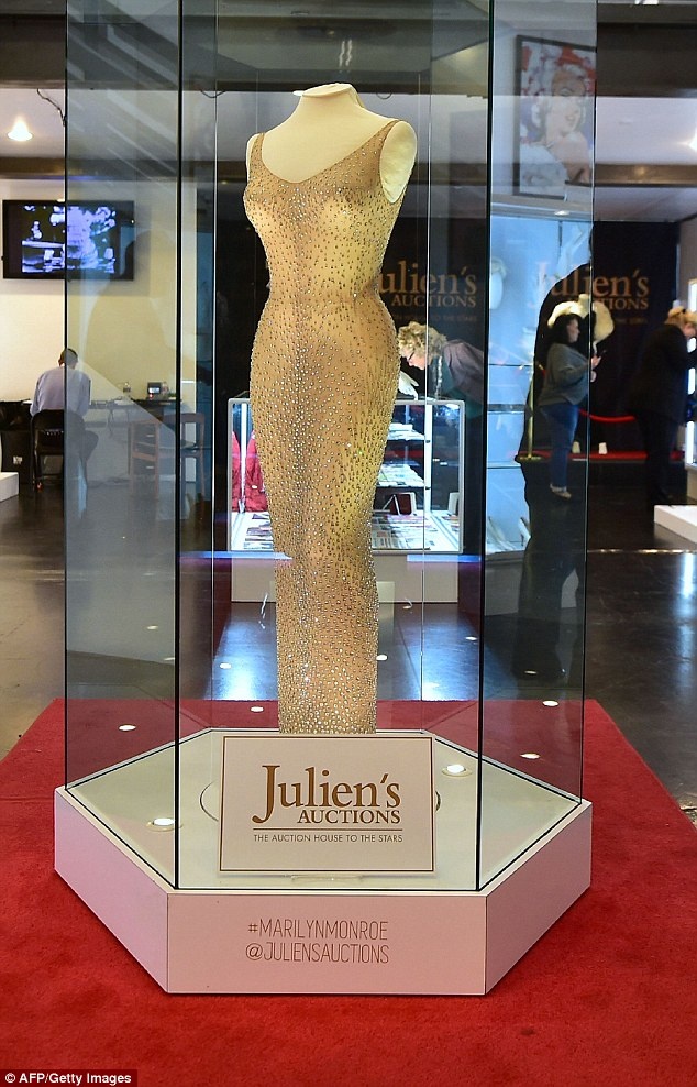 dam marilyn monroe duoc ban dau gia 107 ty anh 2