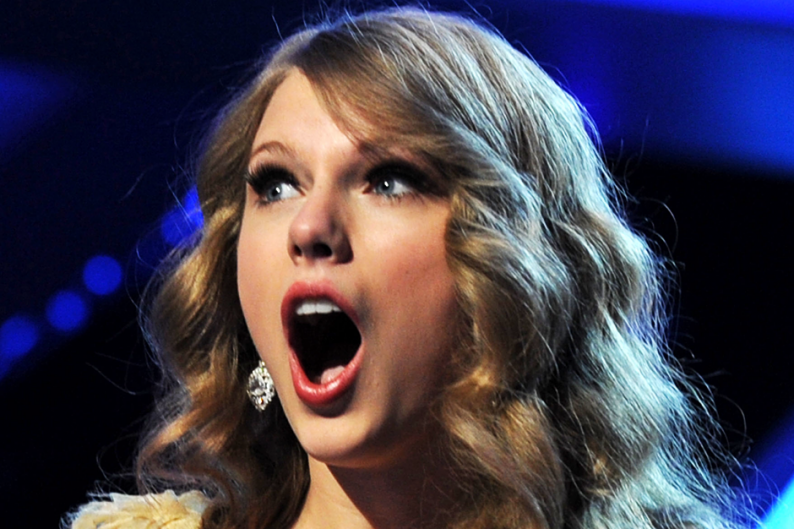 Taylor Swift trang tay trong le trao giai lon nhat nam hinh anh