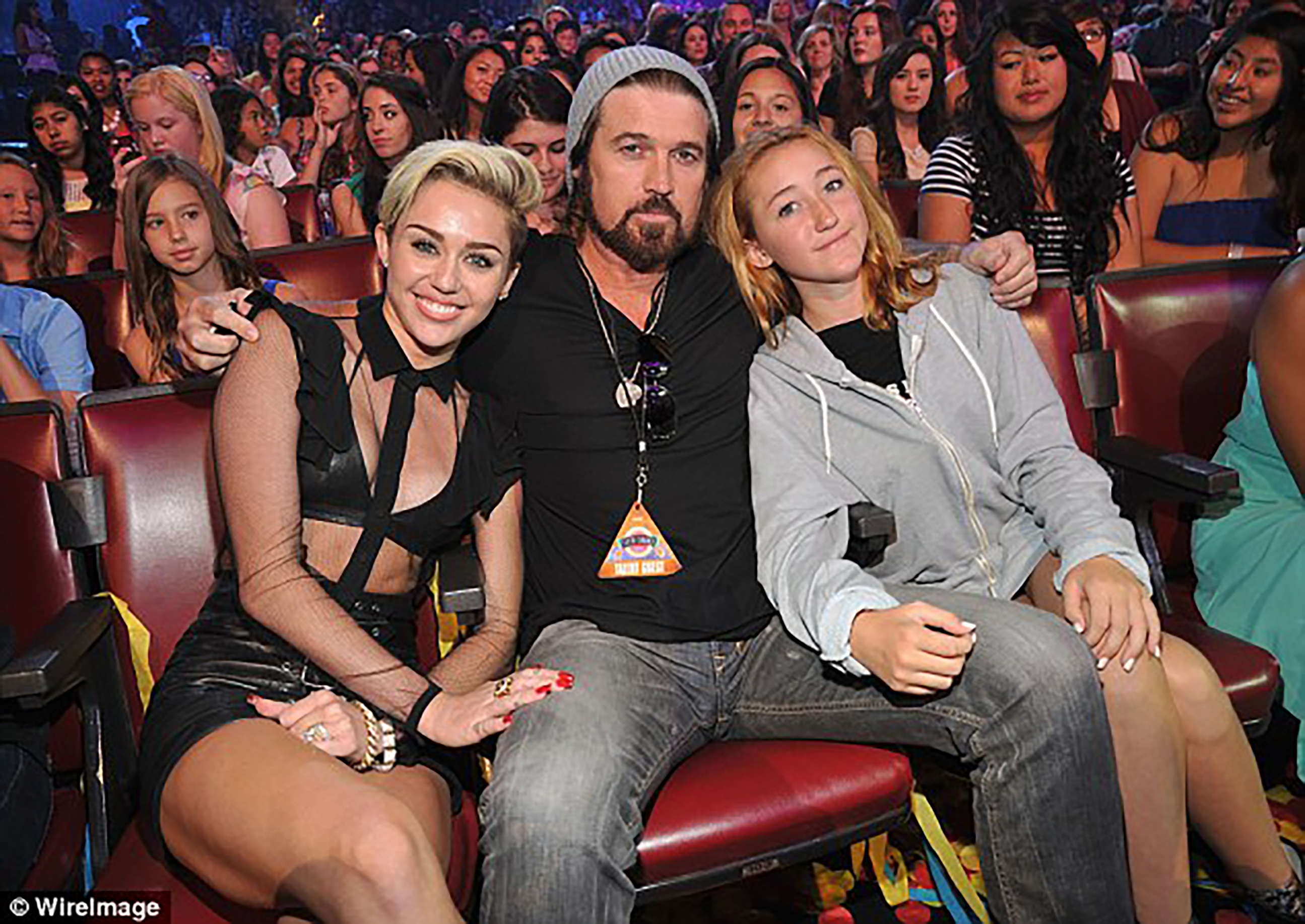 em gái Miley Cyrus ra mắt ảnh 1 em gai Miley Cyrus ra mat anh 1