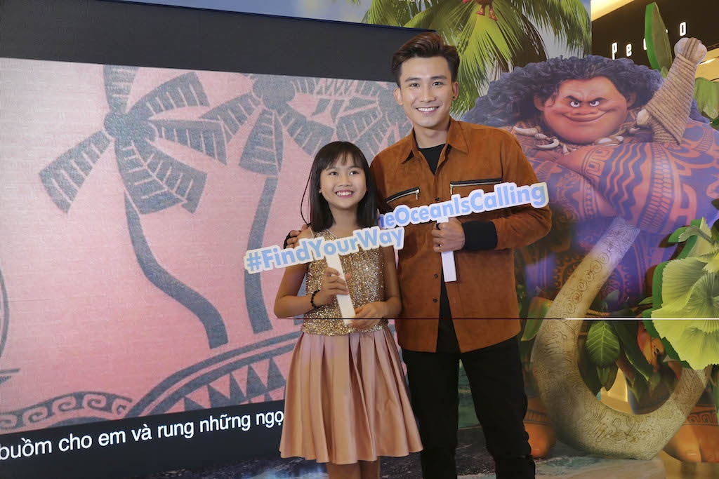 Binh Minh dua gia dinh xem phim anh 5