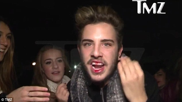 Justin Bieber đánh fan  ảnh 2 Justin Bieber danh fan anh 2