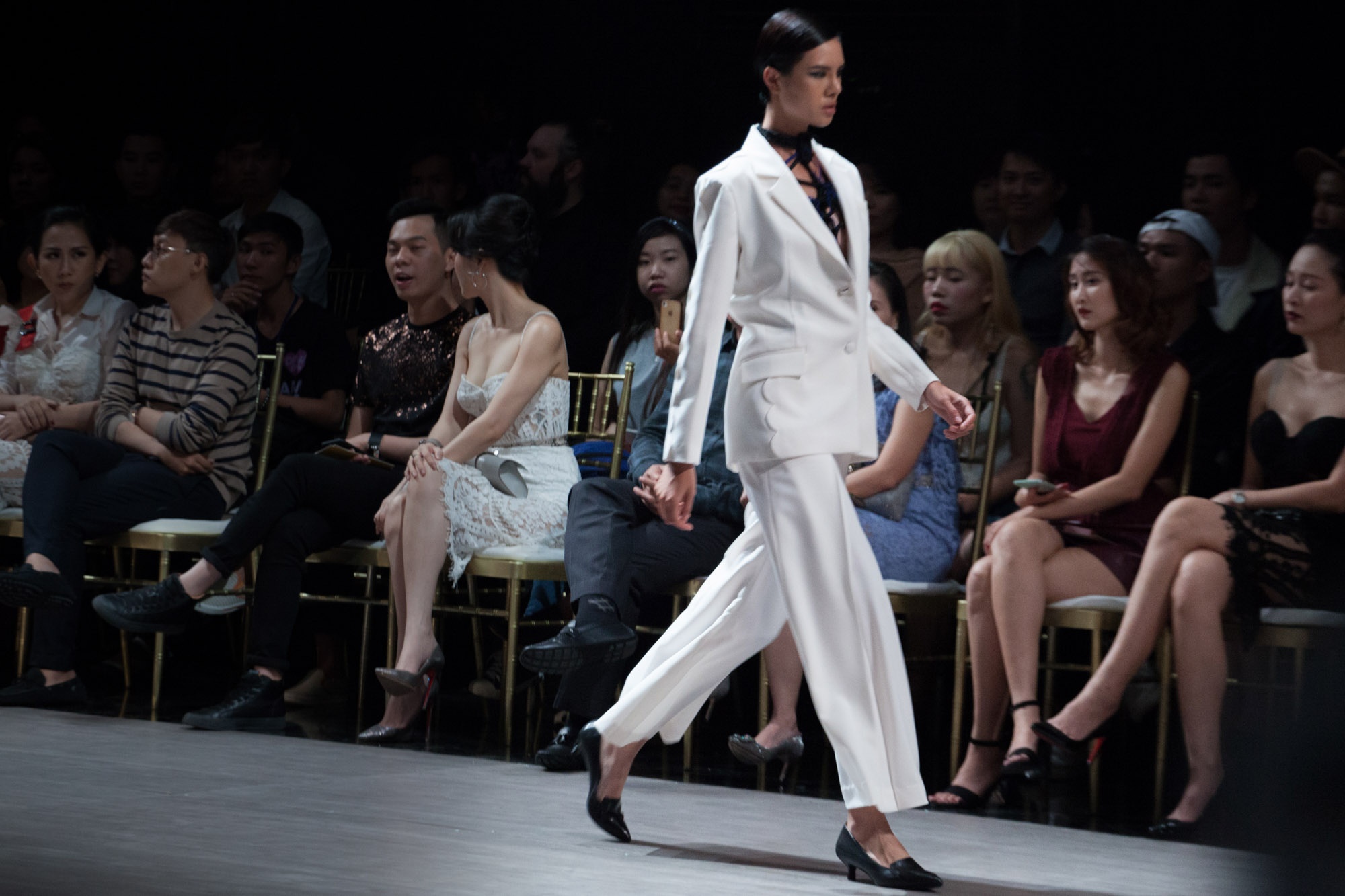 Thanh Hang vac ca tan vai len san dien anh 6