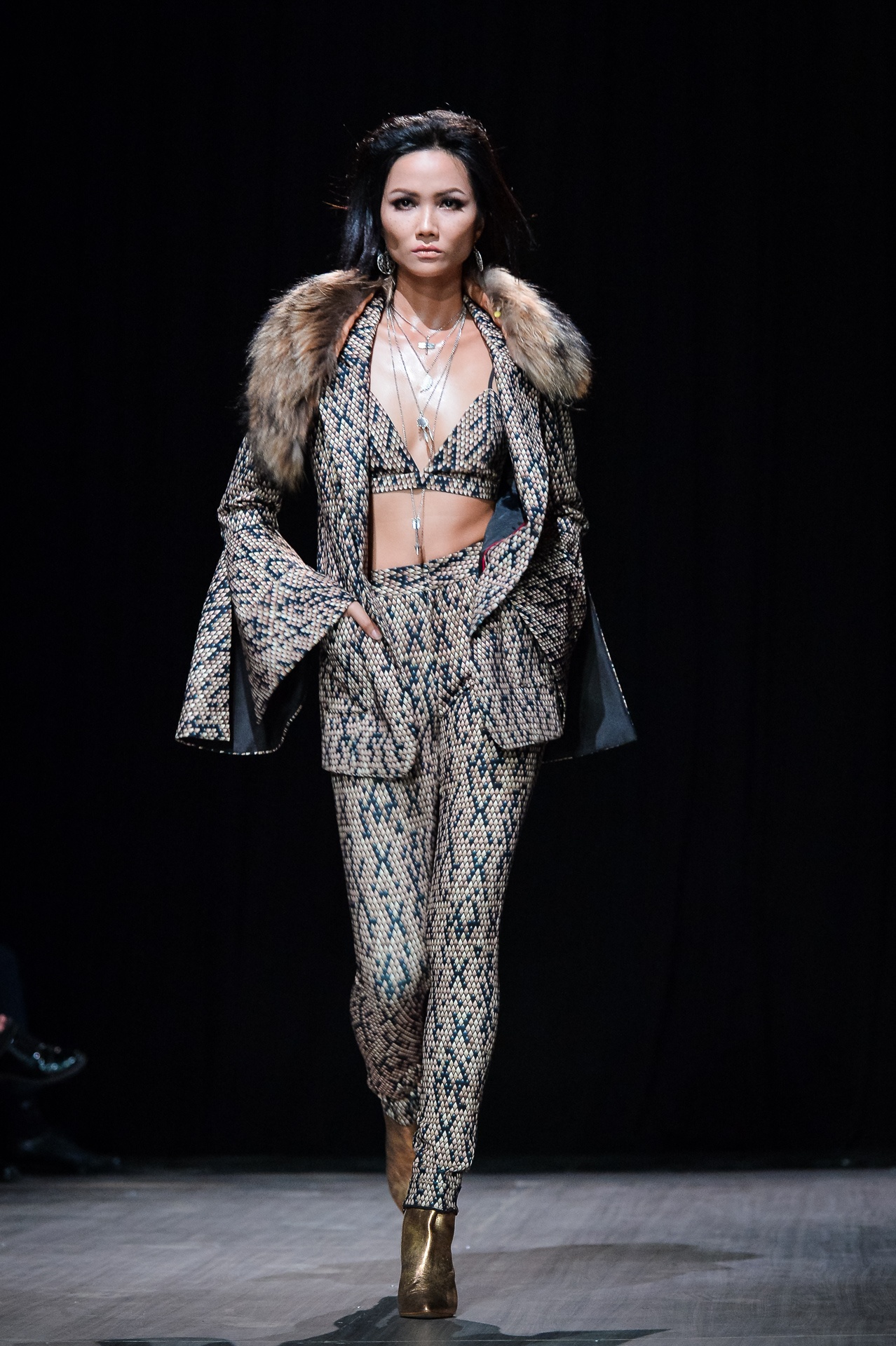 thieu nu mong co Lan Khue anh 6