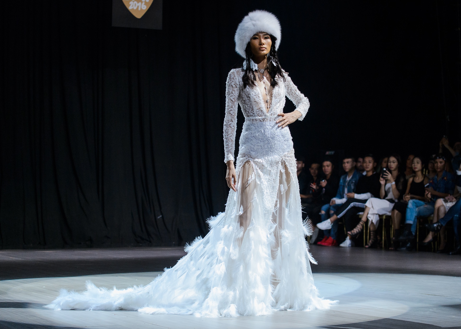 thieu nu mong co Lan Khue anh 11