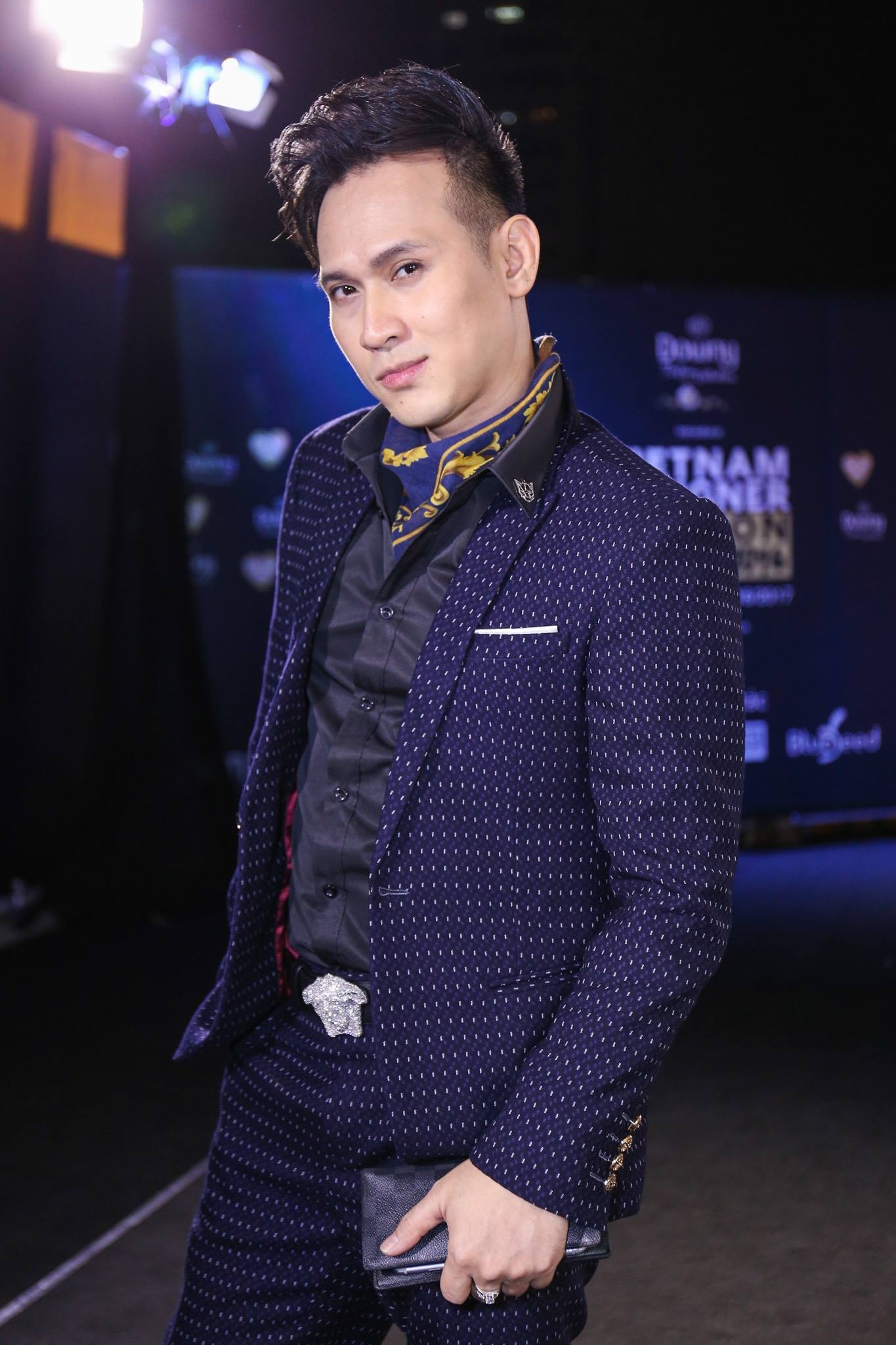 Mai Ngo dien ao long khoe dui anh 15