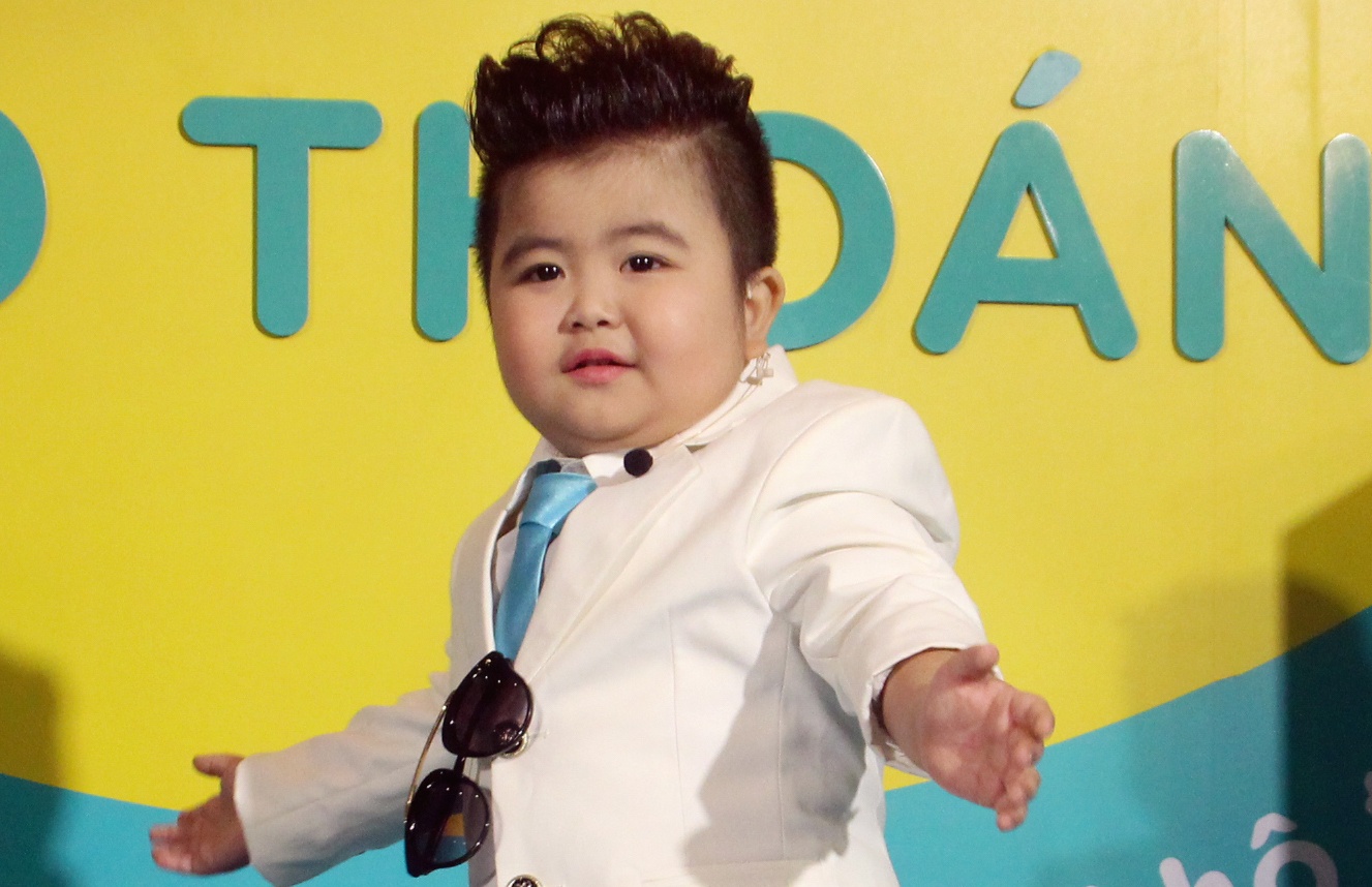 ‘Than dong’ Tin Tin dien vest banh bao di su kien hinh anh