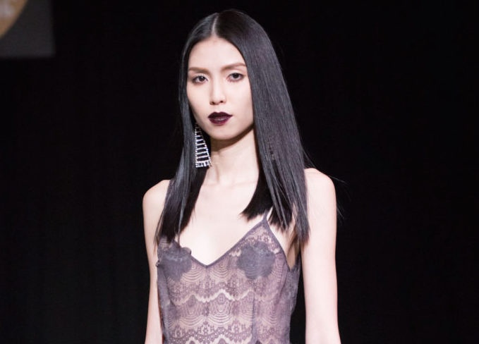 Tuan le thoi trang: Dang cap ‘khoe than’ trong lang mot Viet hinh anh