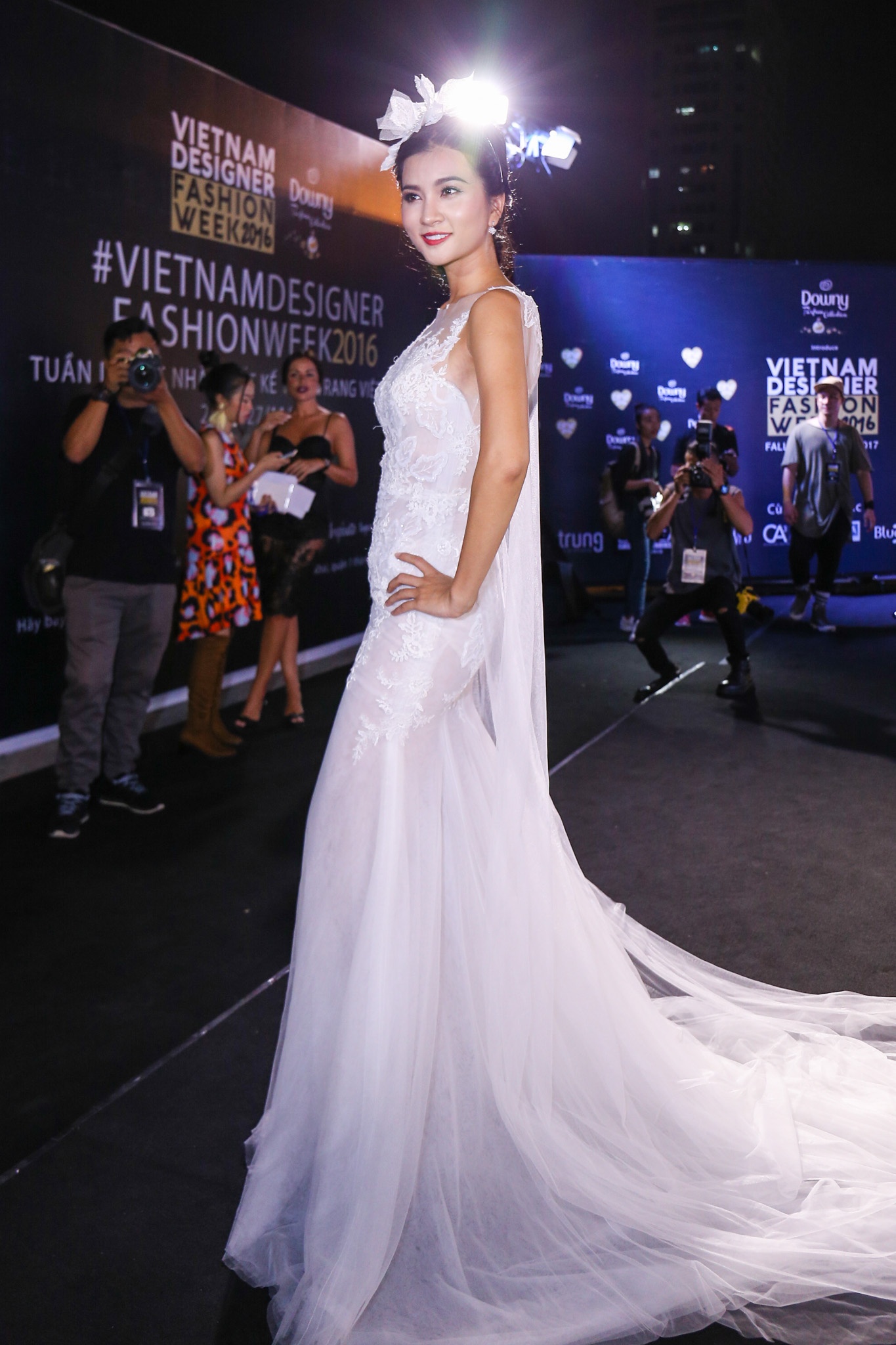 Mai Ngo dien ao long khoe dui anh 7