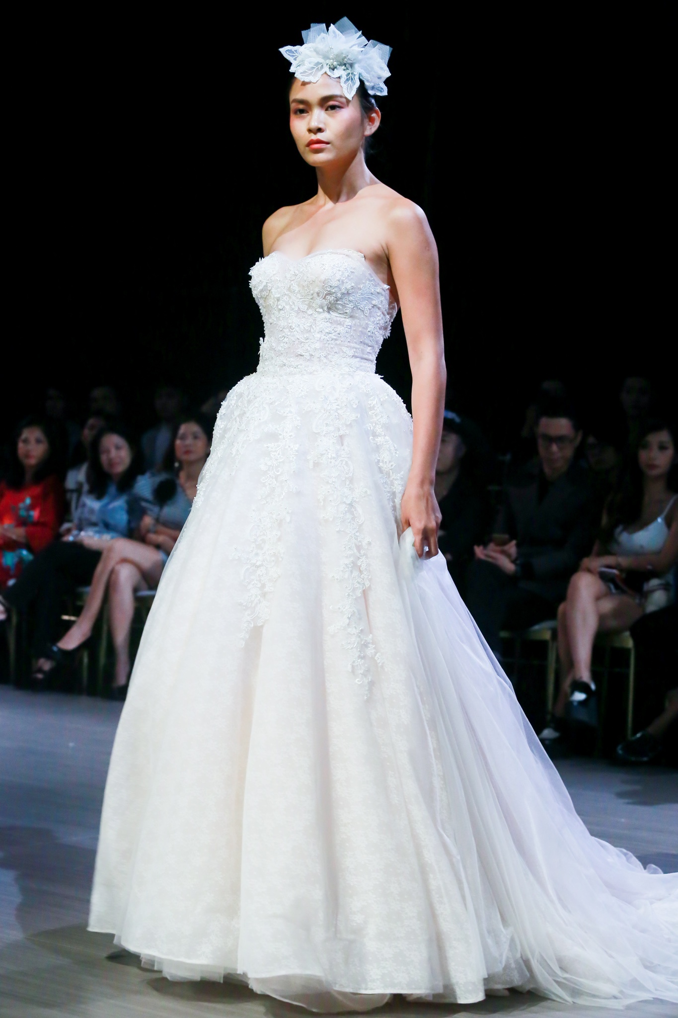 Mai Ngo,  Thuy Dung lam vedette trong show dien anh 2