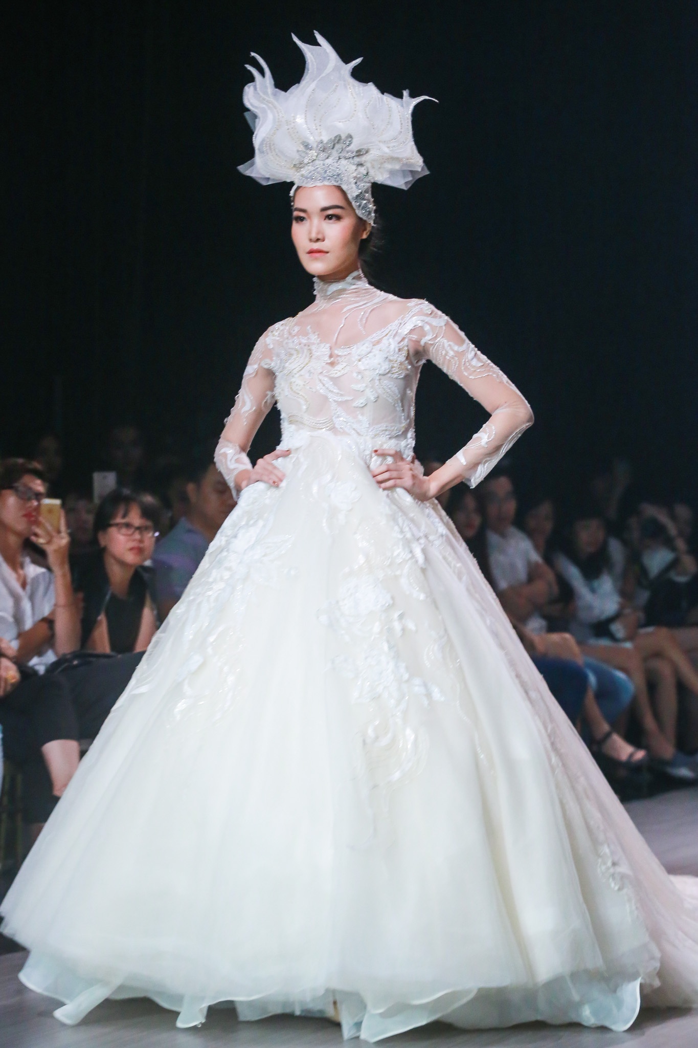 Mai Ngo,  Thuy Dung lam vedette trong show dien anh 9