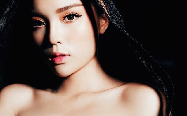 Nhung khoanh khac dep ma mi phia sau san catwalk hinh anh