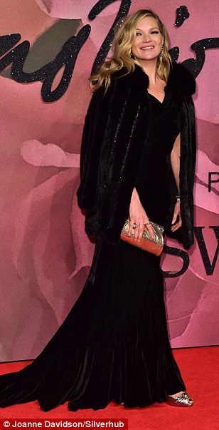 Gigi Hadid dep tua nu tham tren tham do anh 9