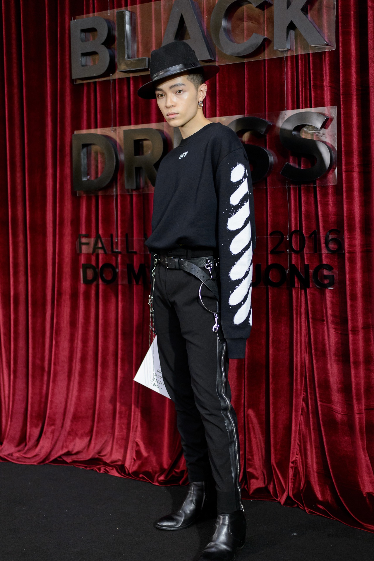 Dan sao Viet dien ao den den du show anh 9