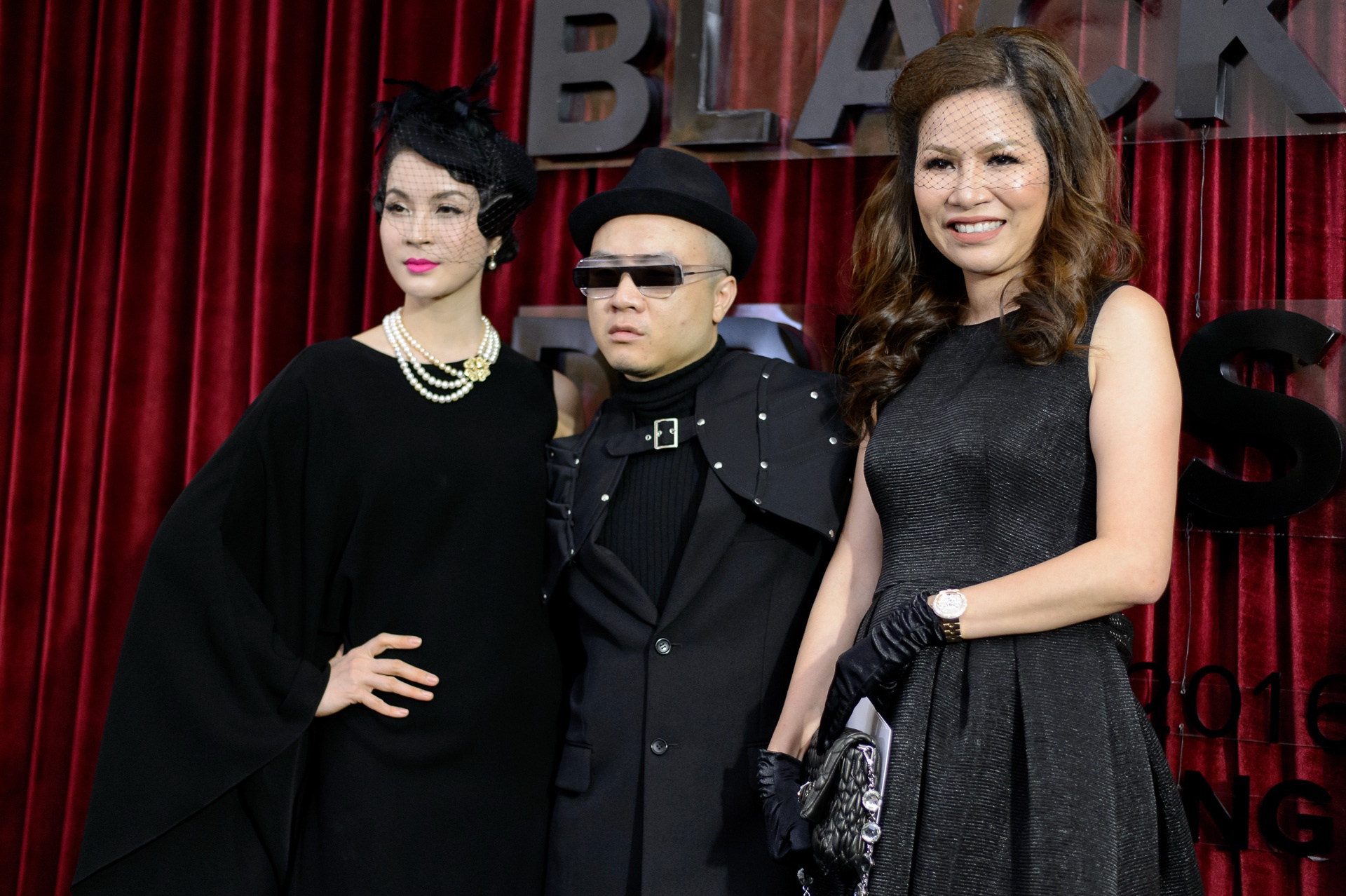 Dan sao Viet dien ao den den du show anh 18