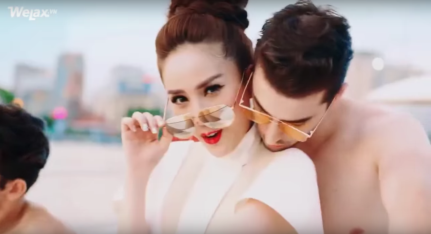 So sanh su giong nhau giua Lollipop va Superlove hinh anh