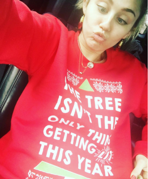 trang phuc giang sinh dien ro cua miley cyrus anh 2