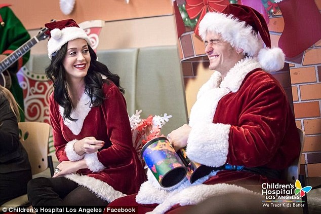 Orlando Bloom,  Katy Perry dong gia ong gia Noel anh 2