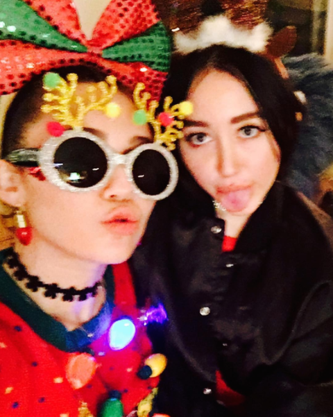 trang phuc giang sinh dien ro cua miley cyrus anh 4