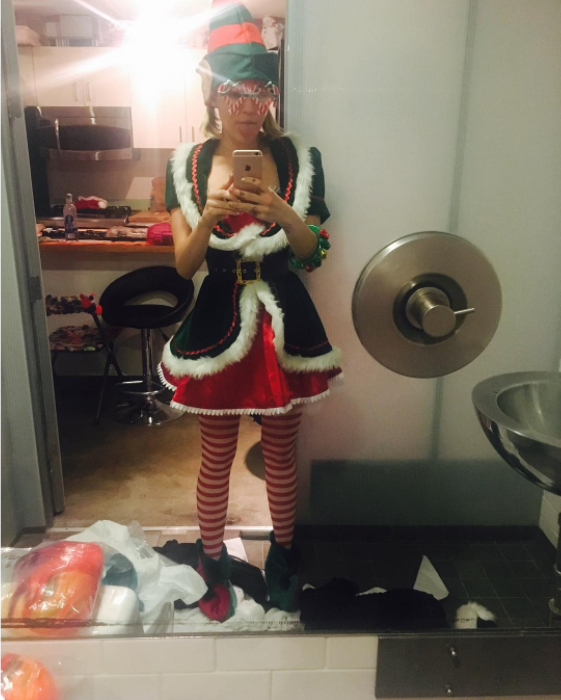 trang phuc giang sinh dien ro cua miley cyrus anh 7