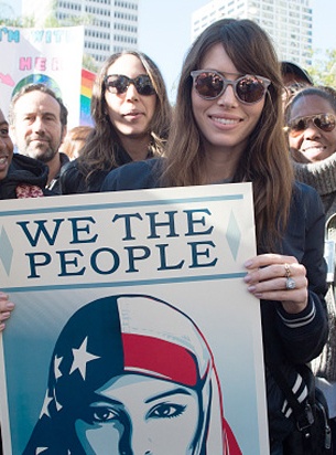 Sao Hollywood biểu tình phản đối Donald Trump, Donald Trump nhậm chức Tổng thống ảnh 11 Sao Hollywood bieu tinh phan doi Donald Trump, Donald Trump nham chuc Tong thong anh 11