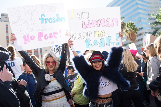 Sao Hollywood biểu tình phản đối Donald Trump, Donald Trump nhậm chức Tổng thống ảnh 15 Sao Hollywood bieu tinh phan doi Donald Trump, Donald Trump nham chuc Tong thong anh 15