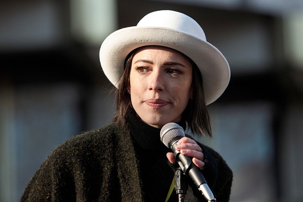 Sao Hollywood biểu tình phản đối Donald Trump, Donald Trump nhậm chức Tổng thống ảnh 16 Sao Hollywood bieu tinh phan doi Donald Trump, Donald Trump nham chuc Tong thong anh 16