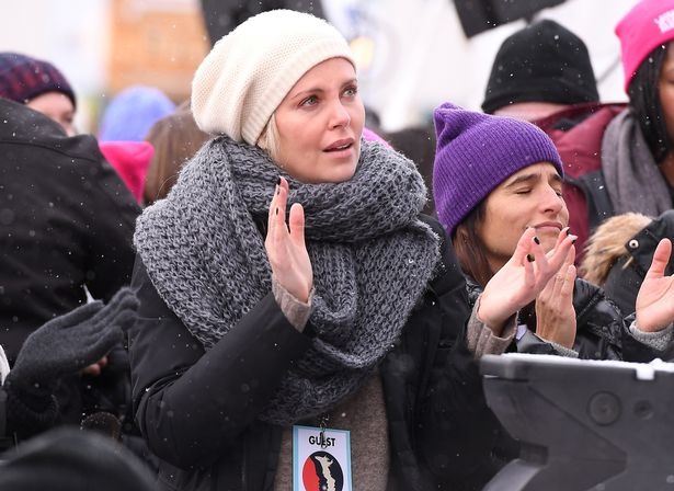 Sao Hollywood biểu tình phản đối Donald Trump, Donald Trump nhậm chức Tổng thống ảnh 7 Sao Hollywood bieu tinh phan doi Donald Trump, Donald Trump nham chuc Tong thong anh 7