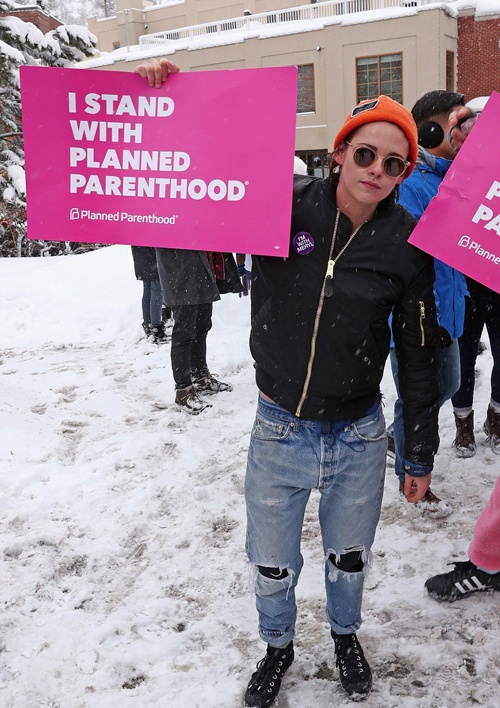 Sao Hollywood biểu tình phản đối Donald Trump, Donald Trump nhậm chức Tổng thống ảnh 10 Sao Hollywood bieu tinh phan doi Donald Trump, Donald Trump nham chuc Tong thong anh 10