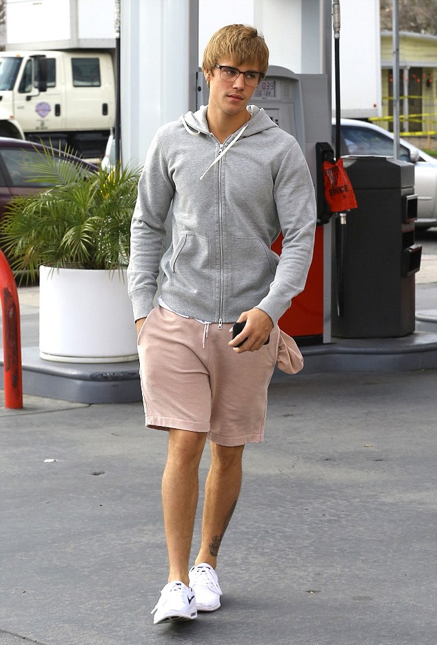 Justin Bieber, The Weeknd hẹn hò Selena Gomez ảnh 1 Justin Bieber, The Weeknd hen ho Selena Gomez anh 1