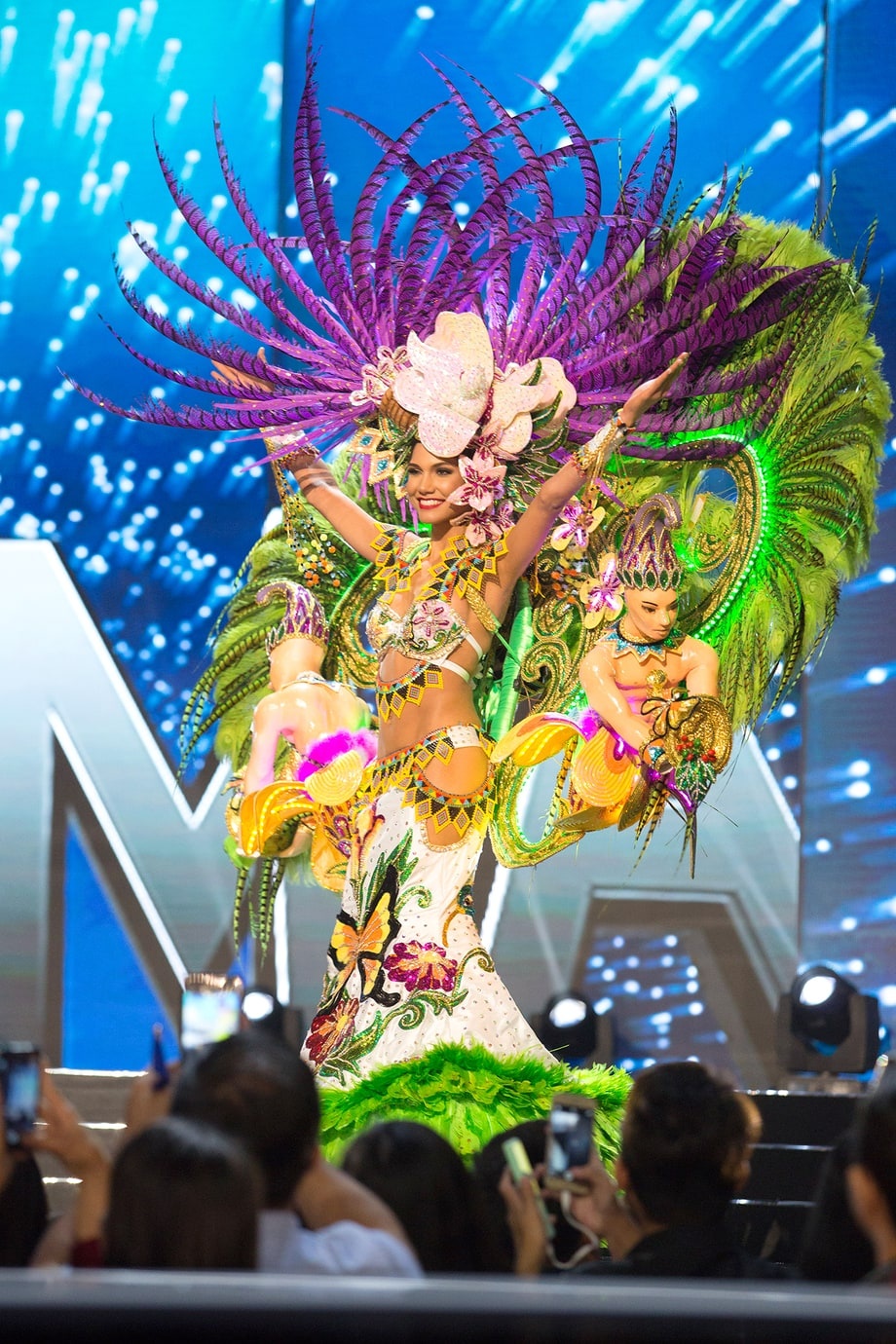 trang phuc truyen thong o Hoa hau Hoan Vu anh 12