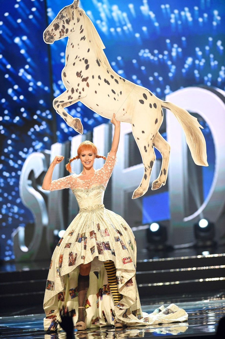 trang phuc truyen thong o Hoa hau Hoan Vu anh 13