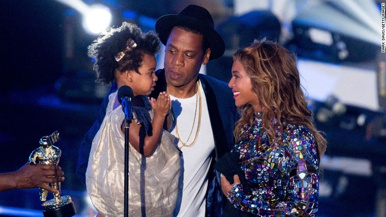 Beyonce mang bau song sinh o tuoi 36 hinh anh