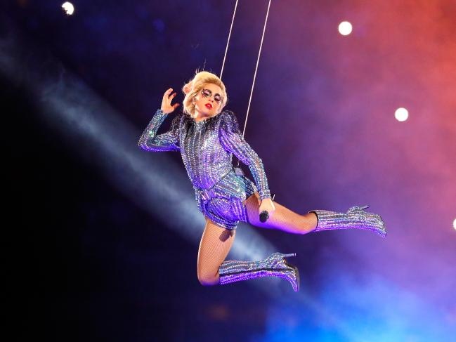 Lady Gaga du day, nhao lon tai Super Bowl 2017 hinh anh