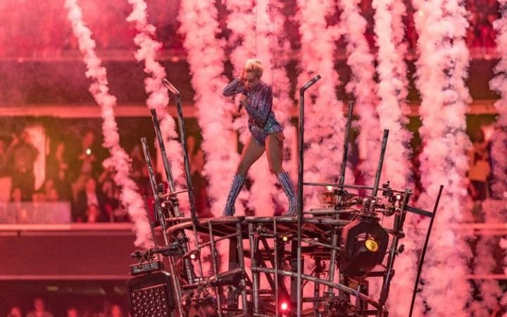 Lady Gaga trinh dien,  Super Bowl Halftime Show 2017 anh 3