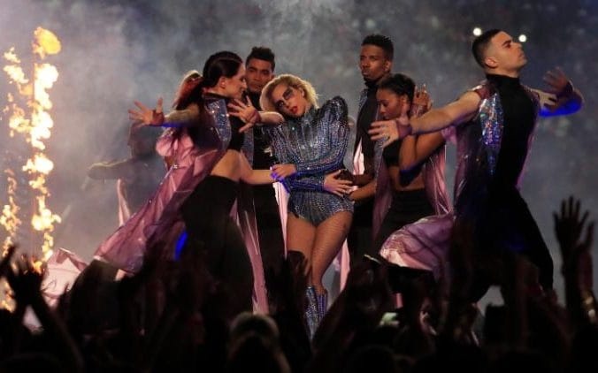 Lady Gaga trinh dien,  Super Bowl Halftime Show 2017 anh 6