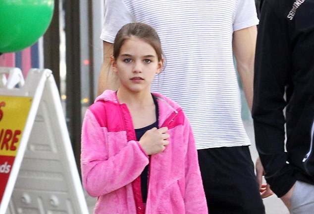 Con gai Tom Cruise cang lon cang xinh hinh anh