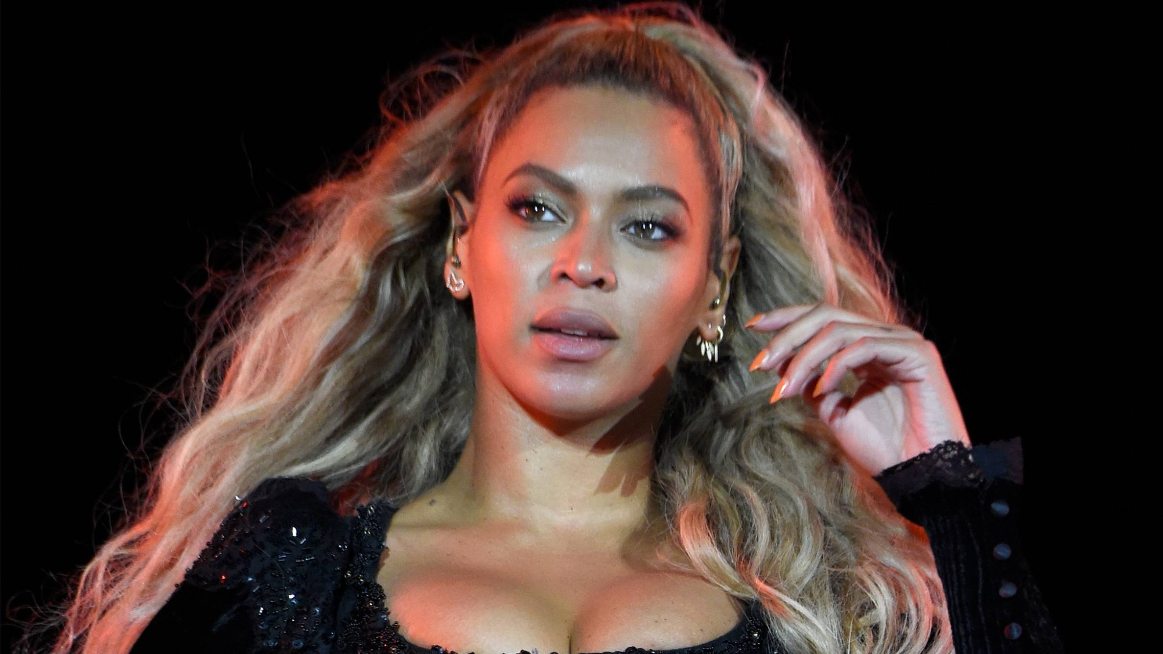 Beyonce doi dien an phat 20 trieu USD vi lay cap nhac hinh anh
