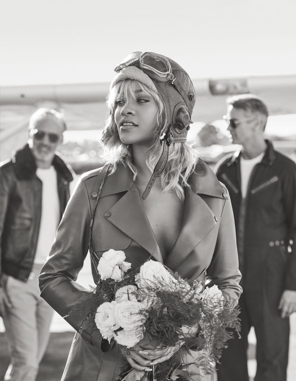 Rihanna tren tap chi Harper's Bazaar anh 4