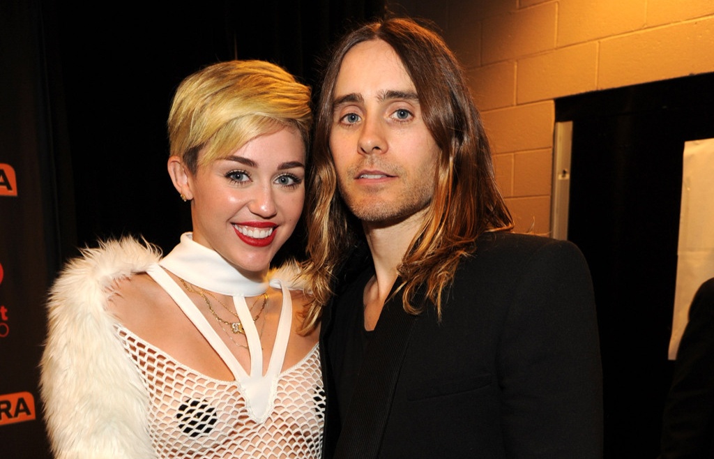 Nhung bong hong tung hen ho voi 'Joker' Jared Leto hinh anh