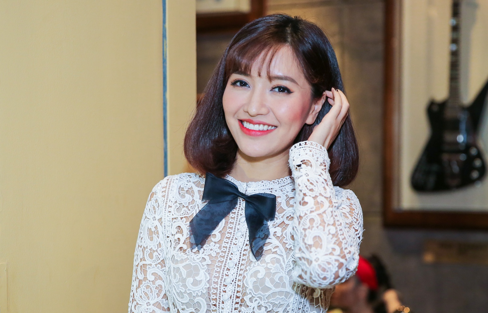 Bich Phuong nu tinh, Huong Giang Idol quyen ru du su kien hinh anh
