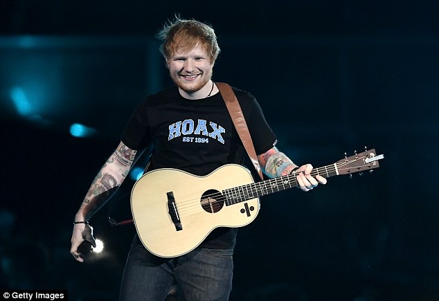 Ed Sheeran va cong cuoc ghi danh lich su am nhac chi sau mot dem hinh anh