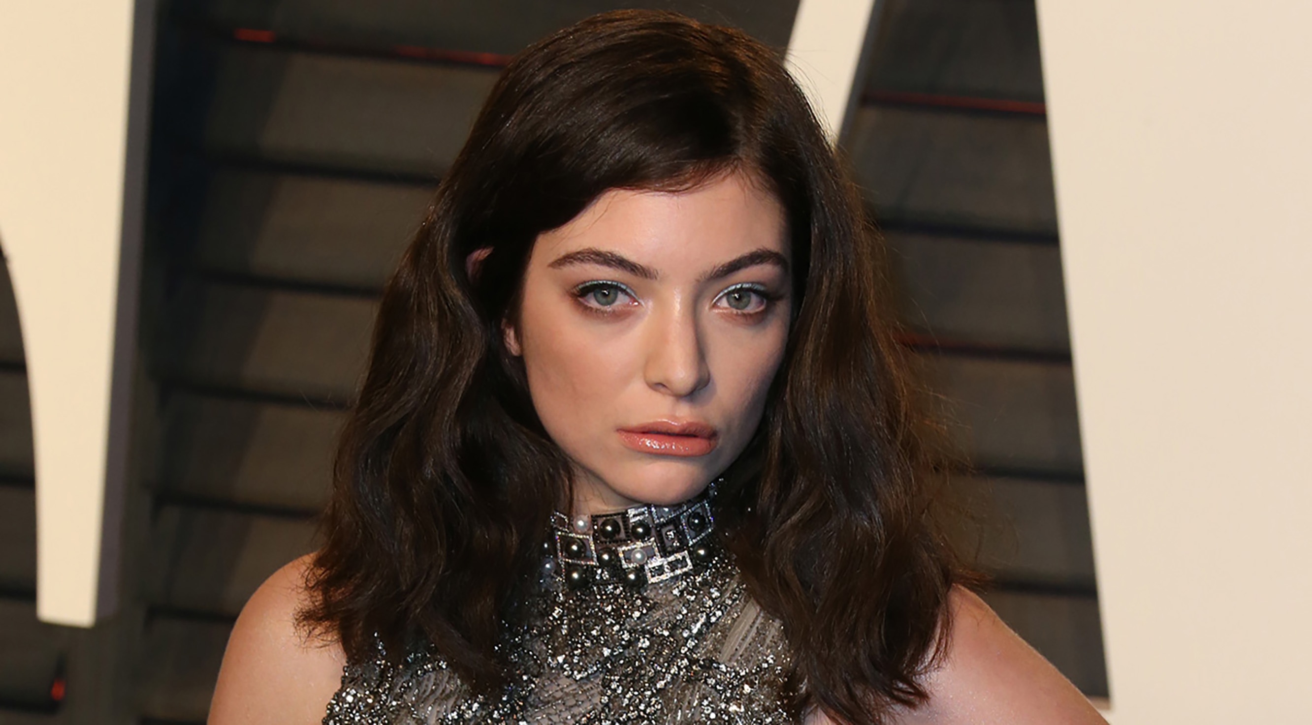 Lorde tro lai voi mau sac am nhac moi hinh anh