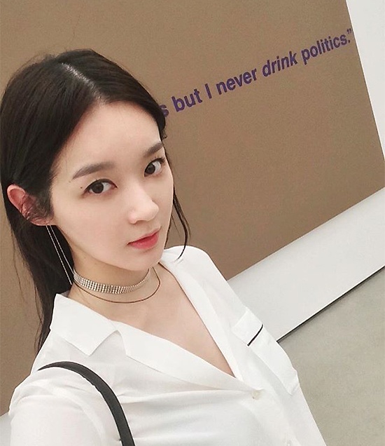 Kieu nu Han de toc ngoi giua anh 2